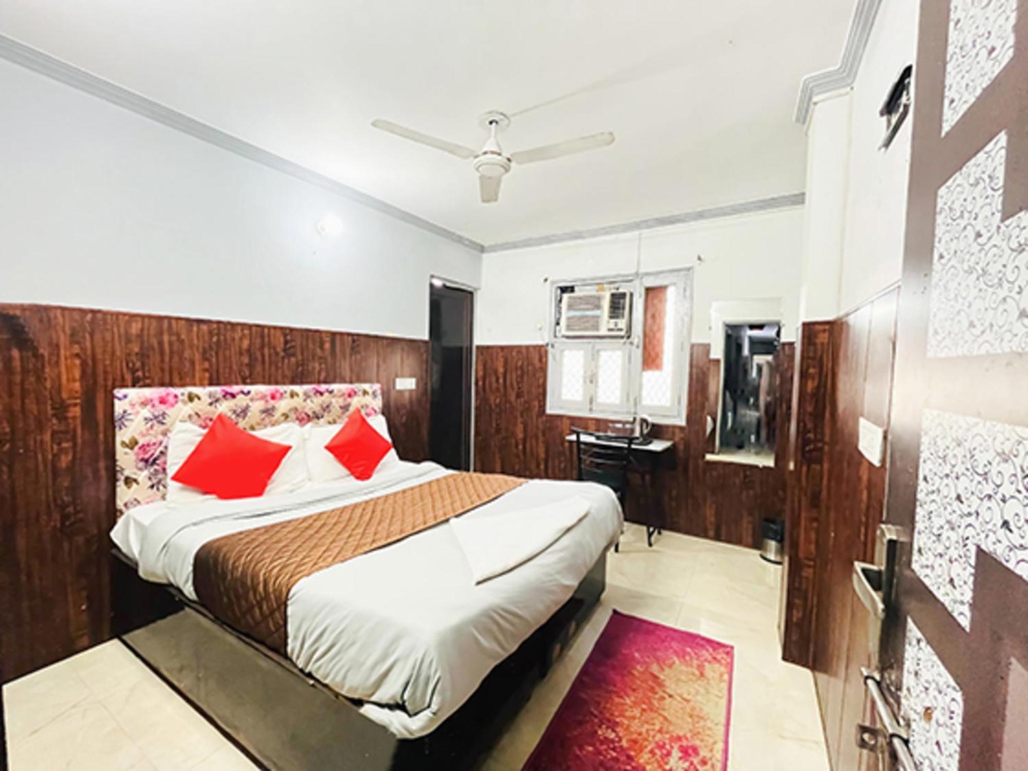 Hotel Commodo - Near Dhaula Kuan นิวเดลี ภายนอก รูปภาพ