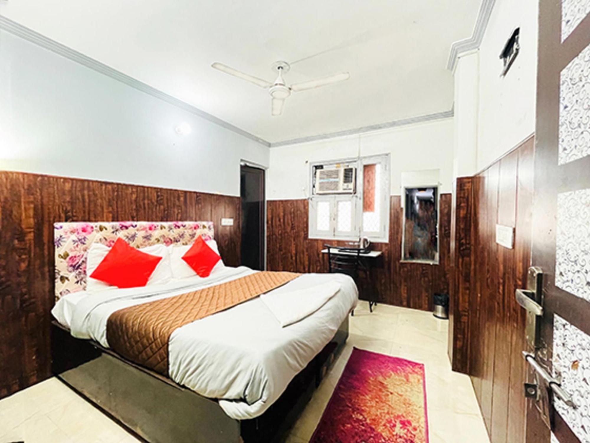 Hotel Commodo - Near Dhaula Kuan นิวเดลี ภายนอก รูปภาพ