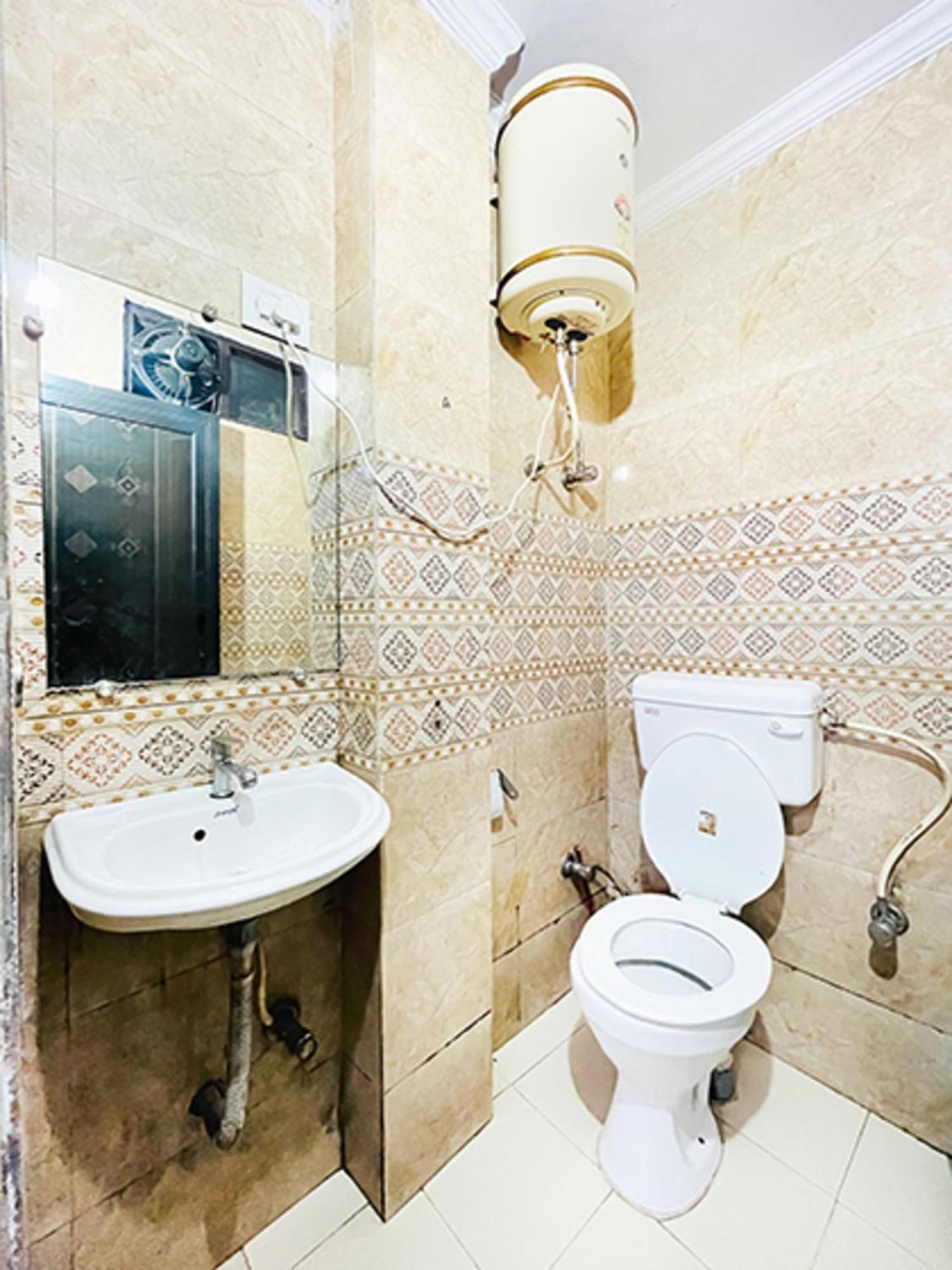 Hotel Commodo - Near Dhaula Kuan นิวเดลี ภายนอก รูปภาพ