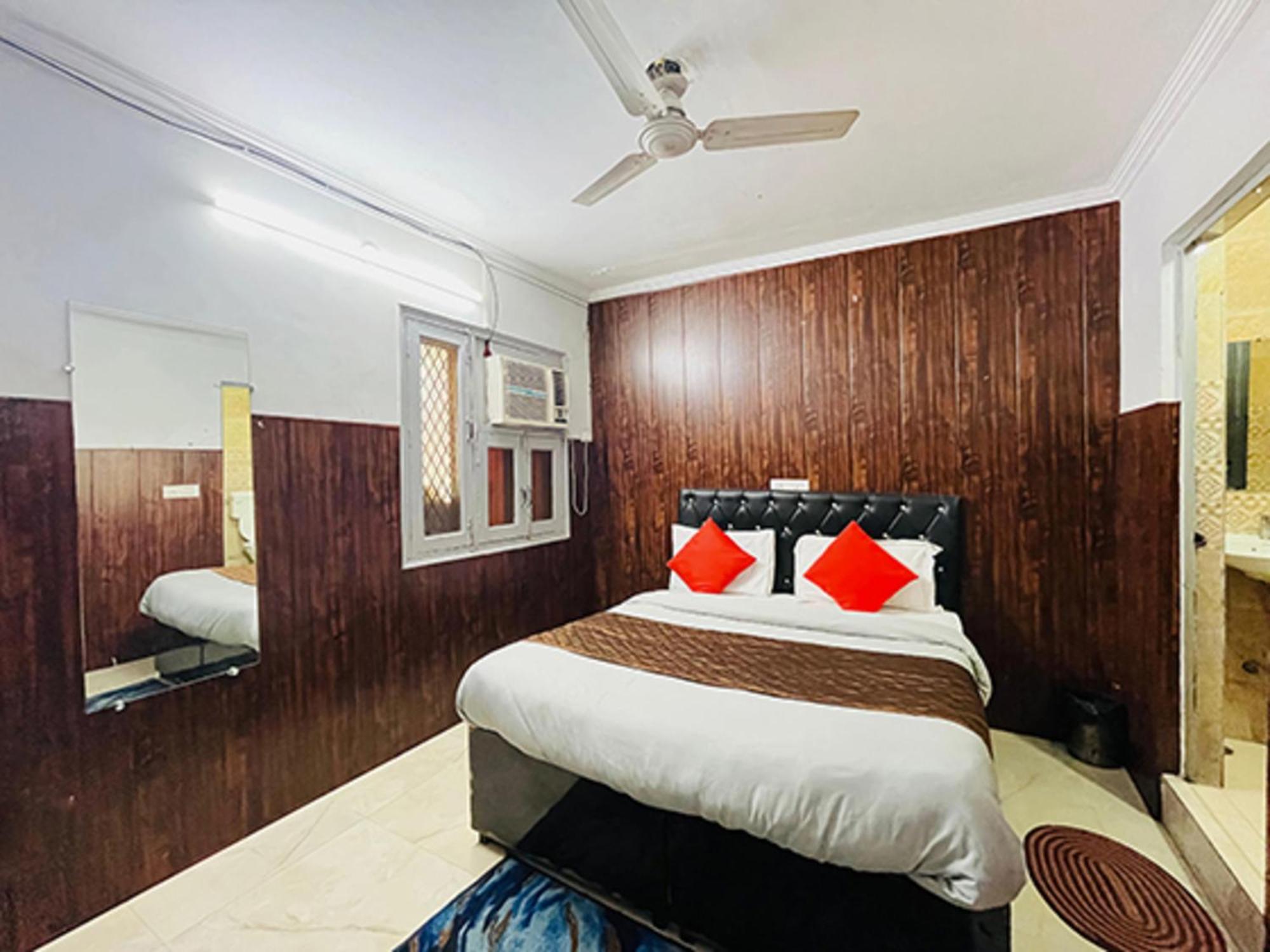 Hotel Commodo - Near Dhaula Kuan นิวเดลี ภายนอก รูปภาพ