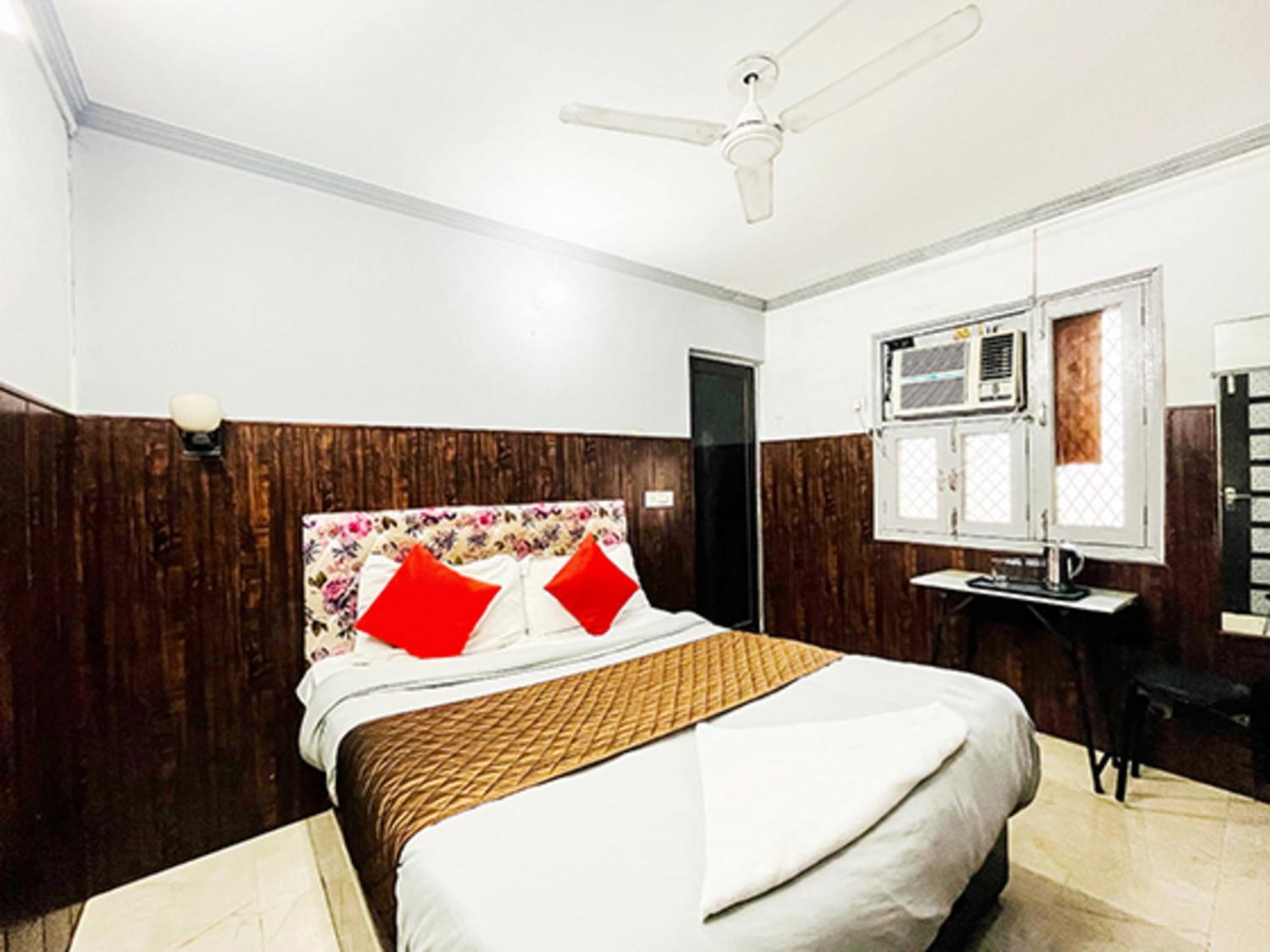 Hotel Commodo - Near Dhaula Kuan นิวเดลี ภายนอก รูปภาพ