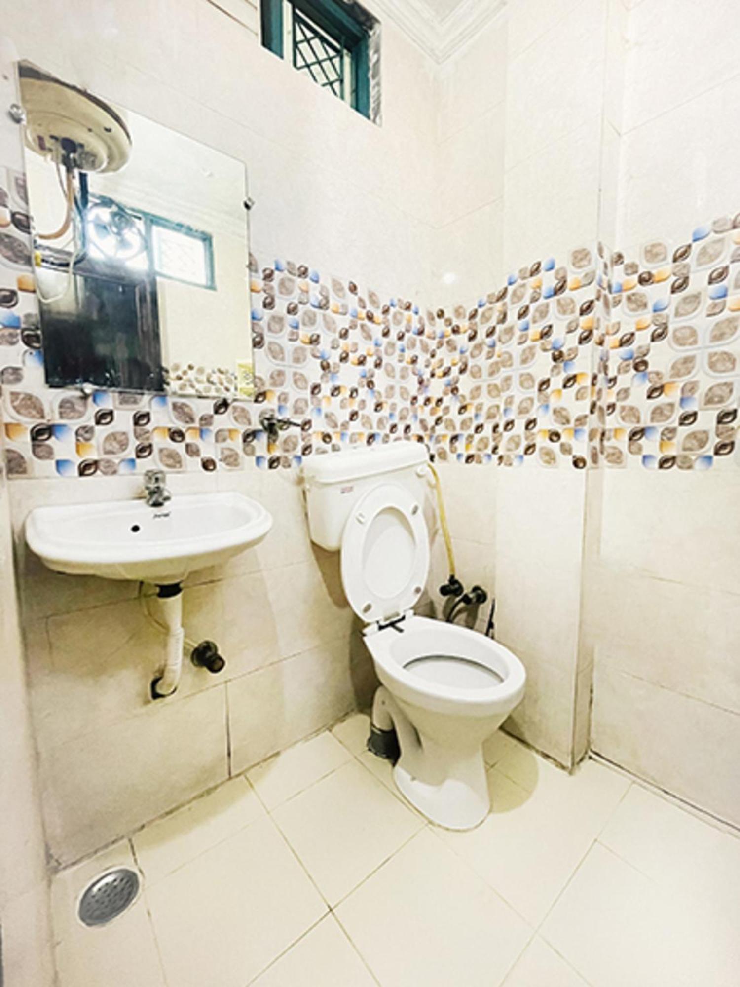 Hotel Commodo - Near Dhaula Kuan นิวเดลี ภายนอก รูปภาพ